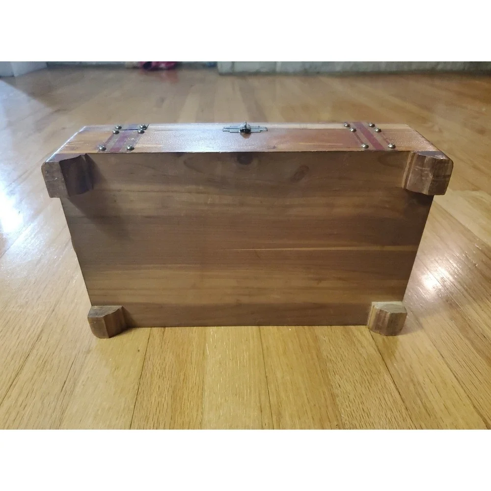 Distressed Vintage Cedar‎ Box Treasure Chest Hinged Lid Mirror Footed Lockable
